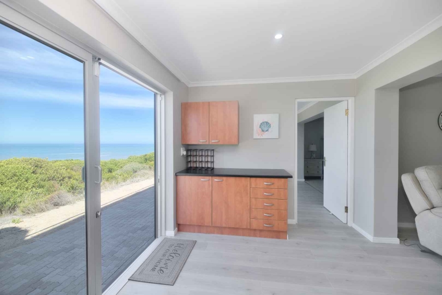 5 Bedroom Property for Sale in Kleinbaai Western Cape